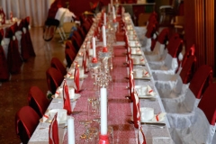 Bordeaux-Tischdeko-Hochzeit
