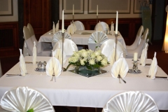 Gästetisch-Hochzeit-Creme