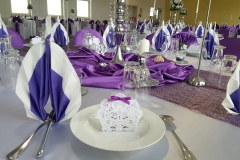 Tischdeko-Hochzeit-Flieder