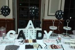 Candy Bar Hochzeit Deko in Schwarz- Weiß Farben